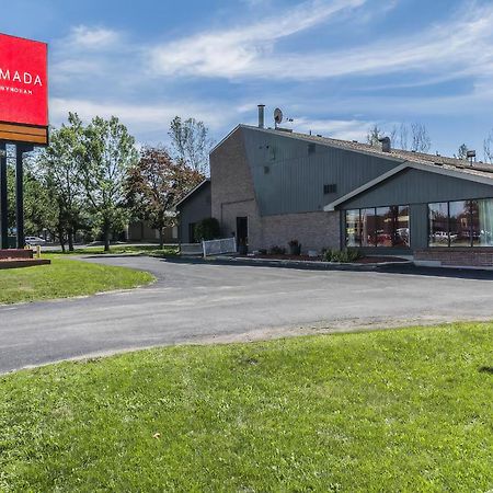Motel Ramada By Wyndham Kingston Exterior foto