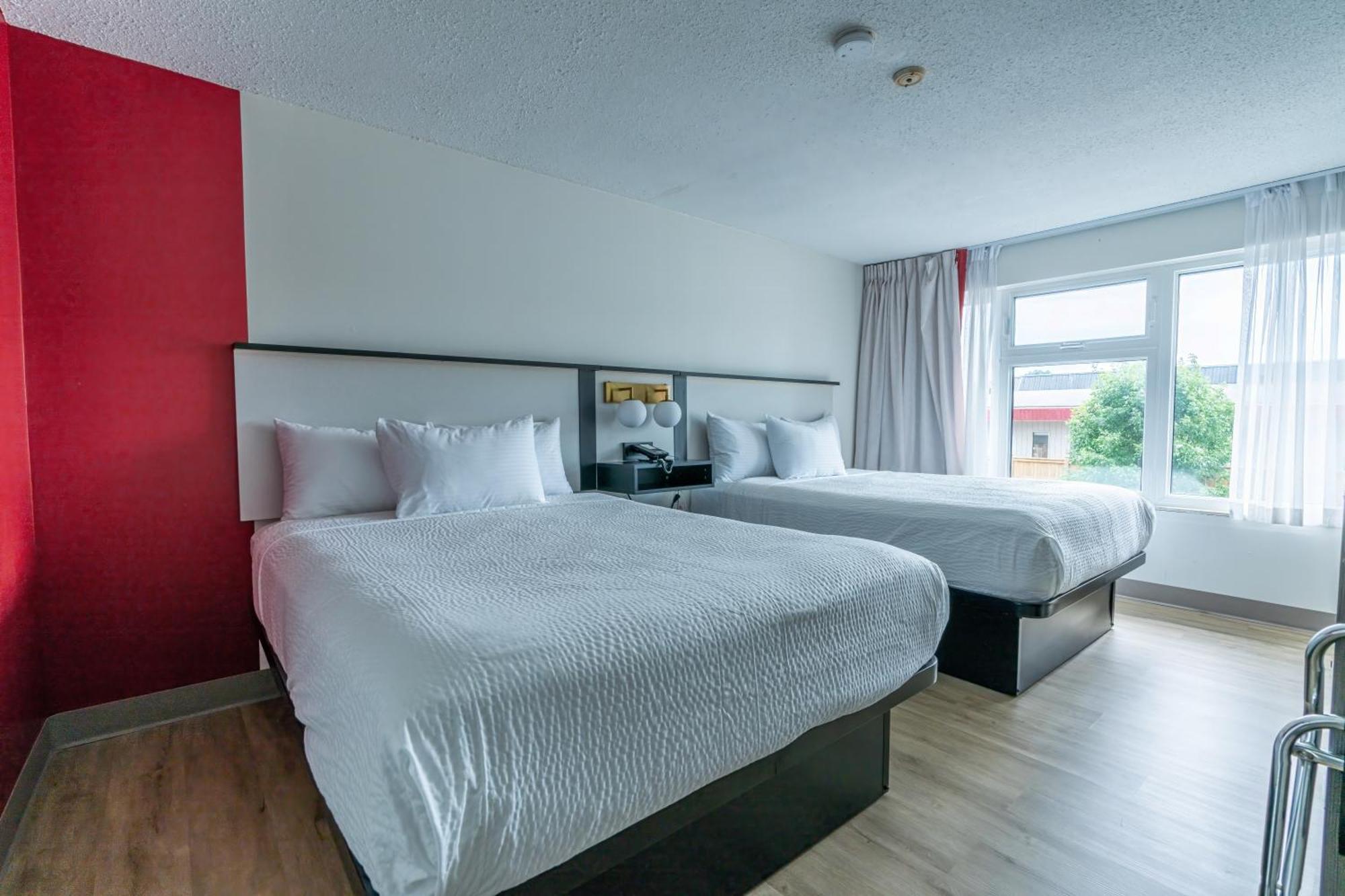 Motel Ramada By Wyndham Kingston Exterior foto