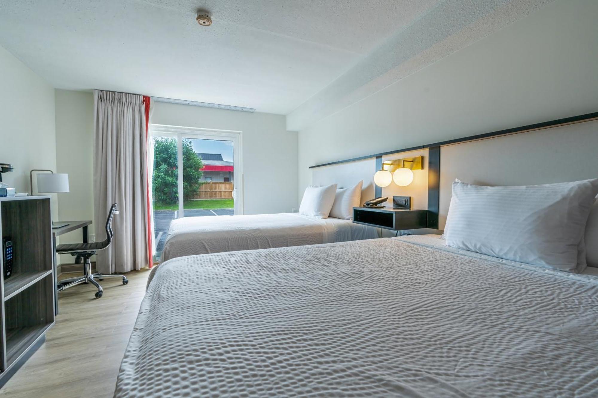 Motel Ramada By Wyndham Kingston Exterior foto