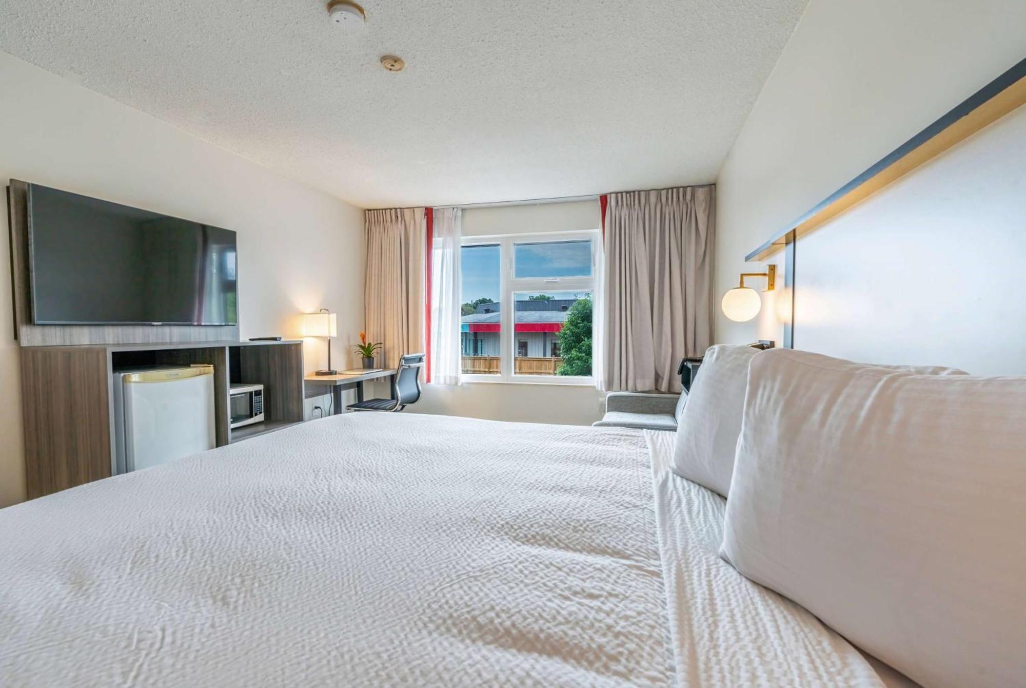 Motel Ramada By Wyndham Kingston Exterior foto