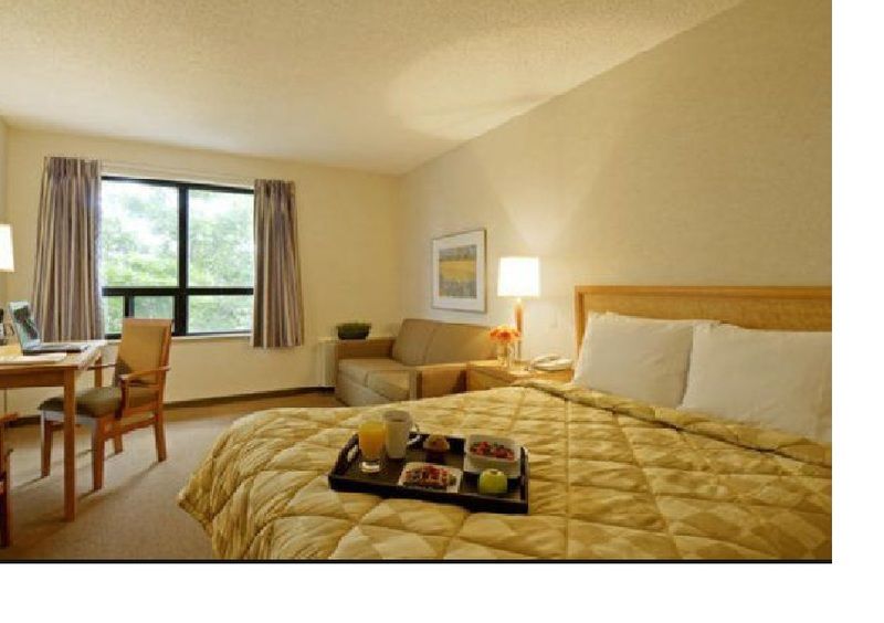 Motel Ramada By Wyndham Kingston Exterior foto