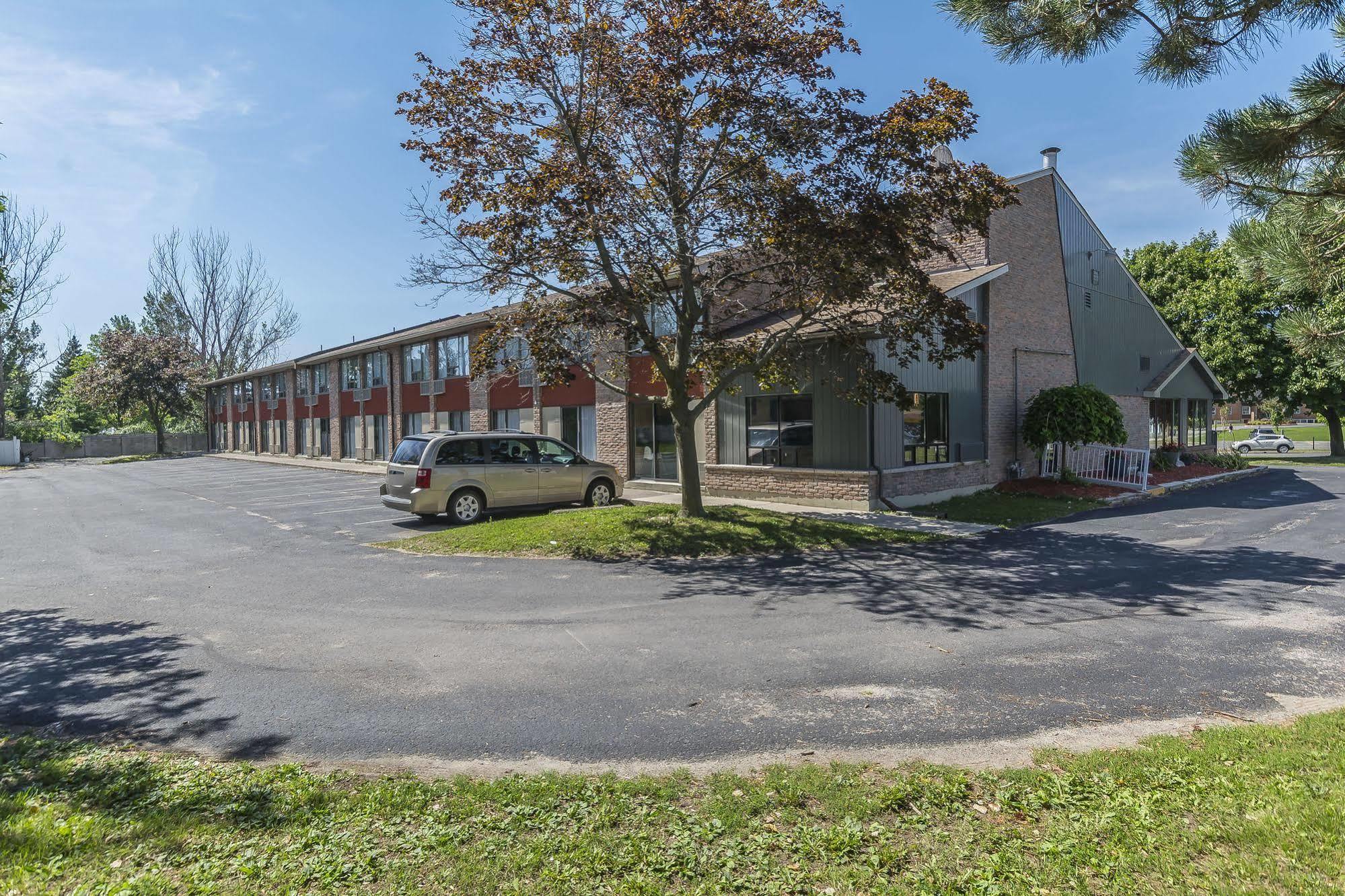 Motel Ramada By Wyndham Kingston Exterior foto
