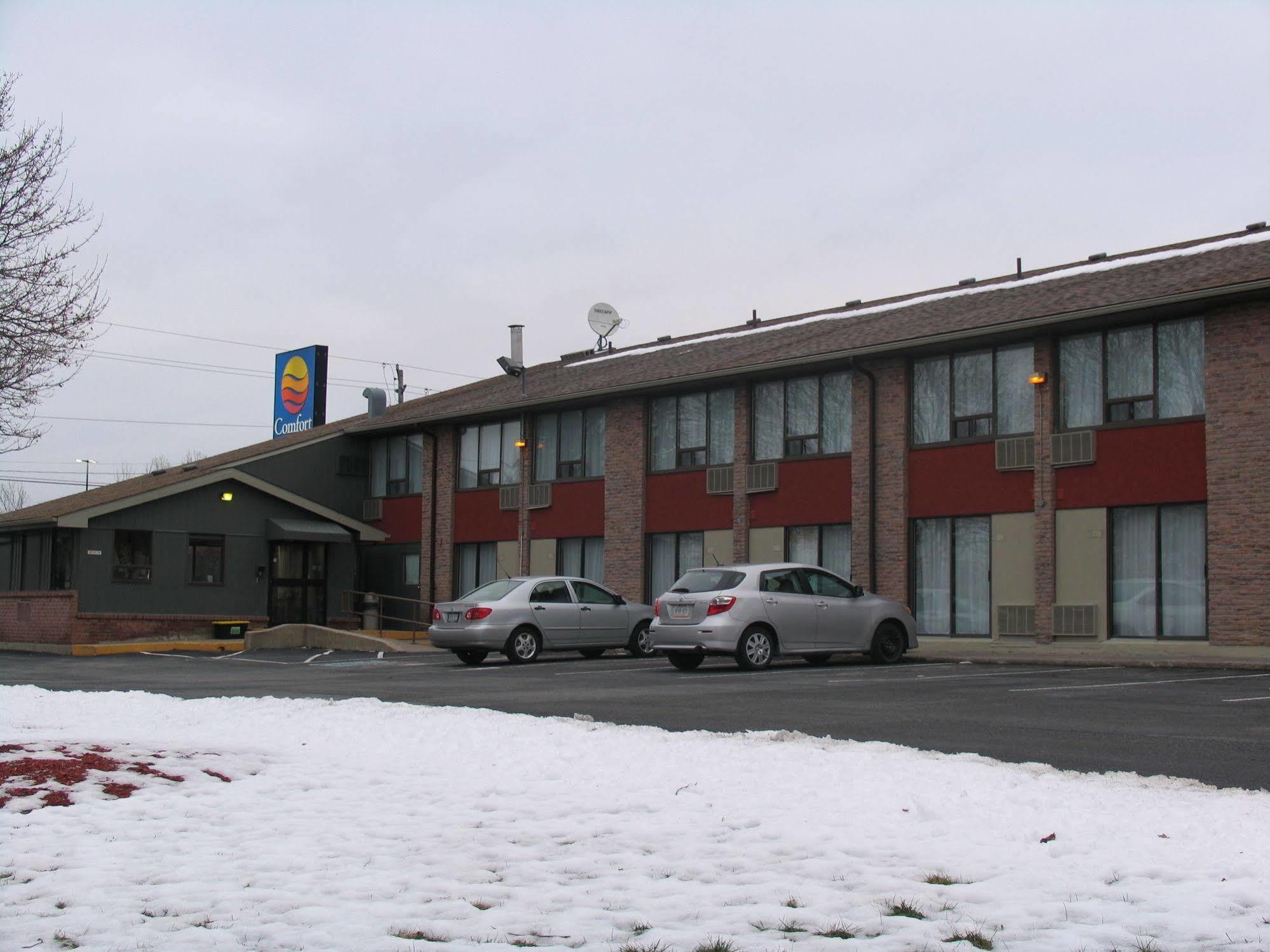 Motel Ramada By Wyndham Kingston Exterior foto