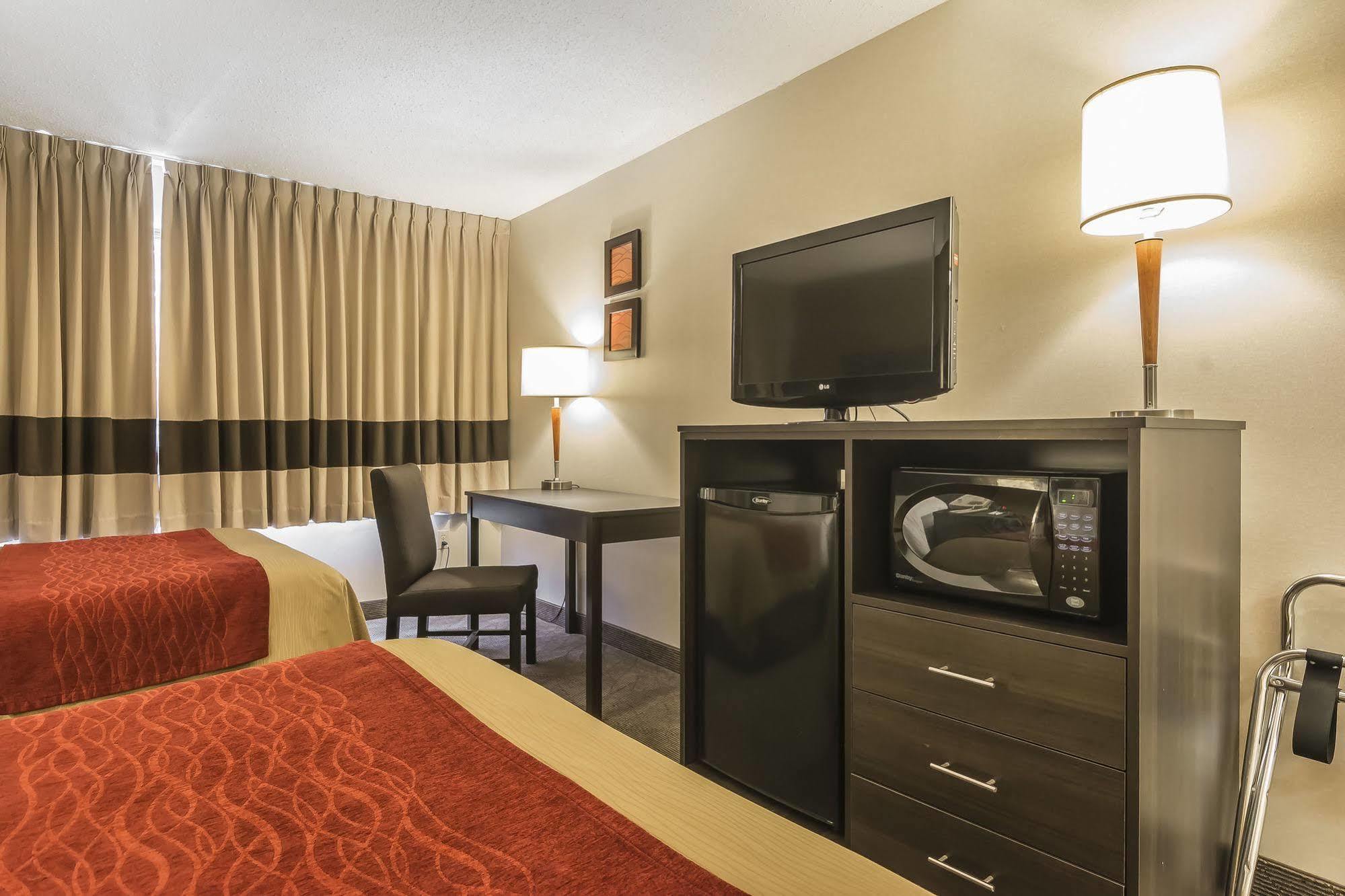 Motel Ramada By Wyndham Kingston Exterior foto