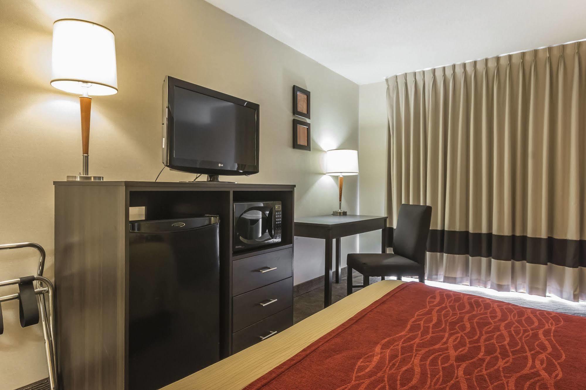 Motel Ramada By Wyndham Kingston Exterior foto